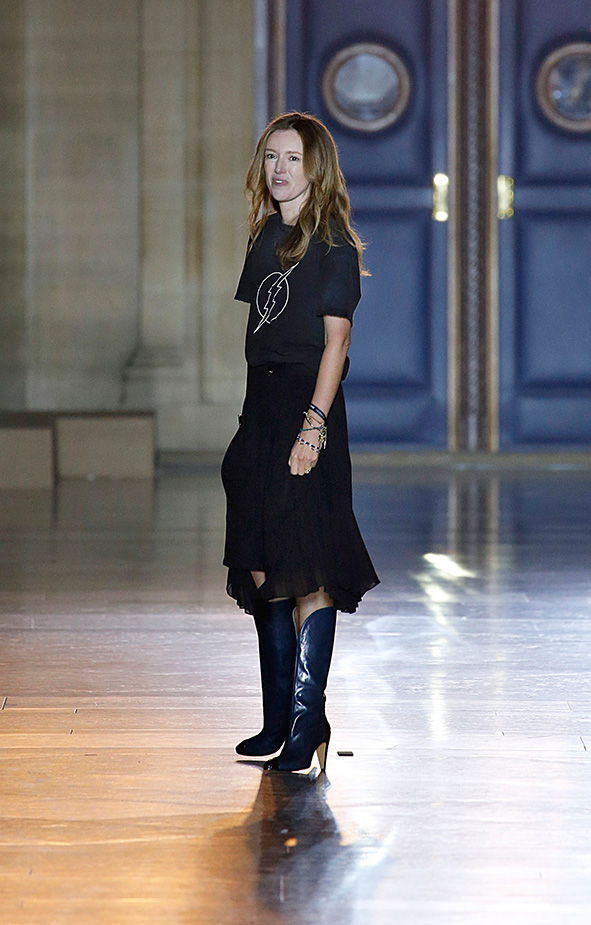 Givenchy Chefdesignerin Clare Waight Keller nach der Vorstellung ihrer Debüt-Kollektion. 